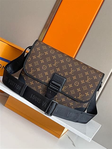 túi louis vuitton nam.